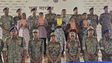 दंतेवाड़ा में 9 लाख के ईनामी 5 नक्सलियों ने किया आत्मसमर्पण