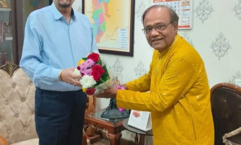 कुलपति प्रो मनोज दयाल ने राज्यपाल से की सौजन्य भेंट, पत्रकारिता विश्वविद्यालय के विकास पर चर्चा