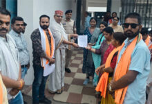 मुख्य मार्ग पर स्थित शराब दुकान के कारण छात्र- छात्राएँ परेशान