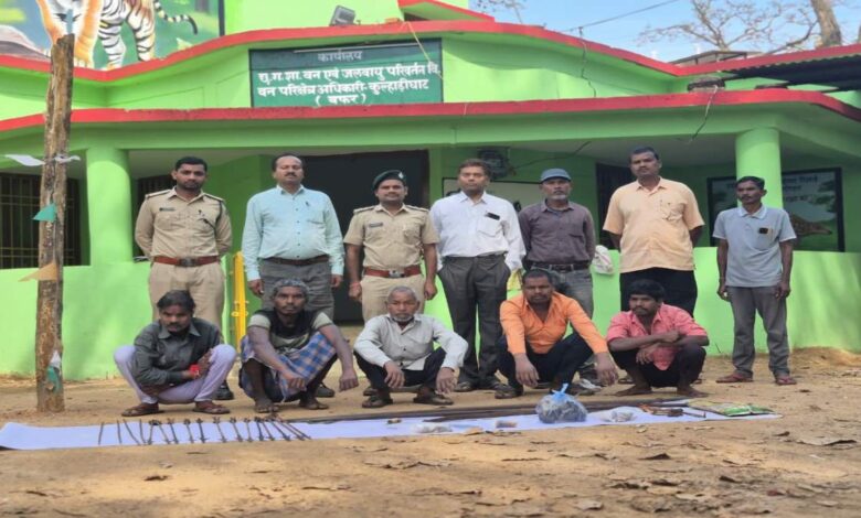 4 वर्षों से हाथी के दांत को अपने घर की दीवार में चुनवाकर रखने वाले सुखचंद सहित तीन तस्कर गिरफ्तार