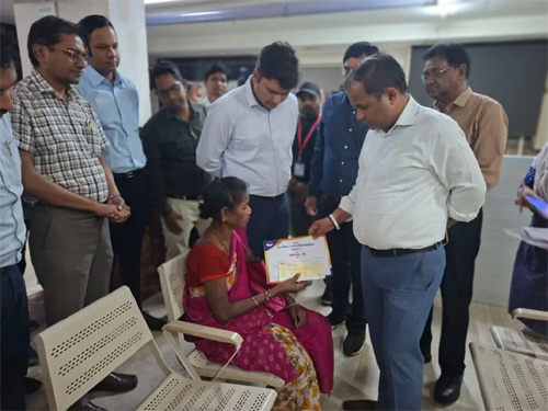 मानवता की मिसाल: संतोष यादव ने मरणोपरांत दान की आंखें और स्किन