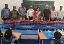 जन्मदिन पर बच्चों की शिक्षा के लिए भेंट किए 5 नग डेस्क – बेंच सेट