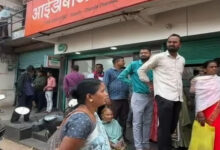 ग्रामीणों ने धरसींवा के आईडीबीआई बैंक में जड़ा ताला