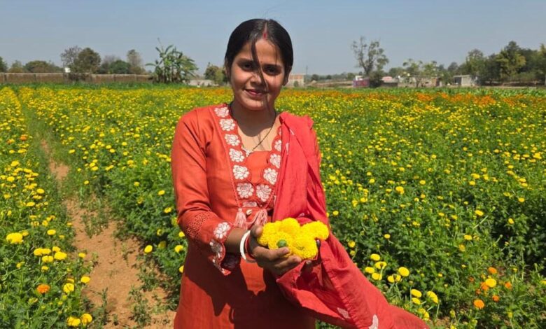 बिहान योजना से खिला रत्ना का भविष्य- फूलों की खेती से बनीं सफल उद्यमी
