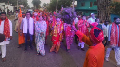 सिद्ध शक्तिपीठ गिरारी से पेंड्रा तक निकली 600 मीटर लंबी चुनरी यात्रा, पूरे मार्ग में हुआ स्वागत