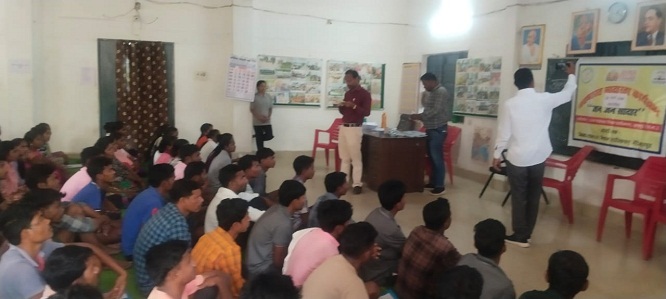 बीजापुर में 85 आत्मसमर्पित नक्सलियों ने दी बुनियादी साक्षरता परीक्षा