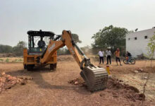 भाठागांव के शंकरा विहार में अवैध प्लाटिंग पर चला निगम का बुलडोजर, एफआईआर दर्ज कराने की चल रही तैयारी