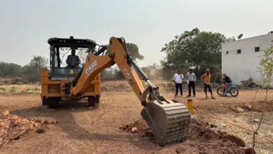 भाठागांव के शंकरा विहार में अवैध प्लाटिंग पर चला निगम का बुलडोजर, एफआईआर दर्ज कराने की चल रही तैयारी