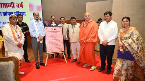 अपनी भावनाओं, दुख और खुशी को व्यक्त करने का सबसे सरल और सशक्त माध्यम हमारी मातृभाषा होती है – डेका