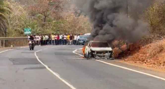 बास्तानार घाट में चलती कार में लगी आग, जलकर हुआ खाक बास्तानार घाट में चलती कार में लगी आग, जलकर हुआ खाक