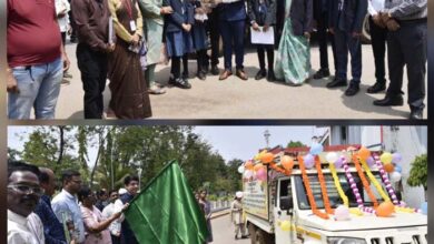 कलेक्टर ने पुस्तक दान अभियान रथ को दिखाई हरी झंडी