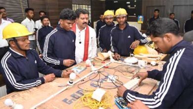 उपमुख्यमंत्री शर्मा ने पुनर्वास केंद्र दंतेवाड़ा में युवाओं से की मुलाकात उपमुख्यमंत्री शर्मा ने पुनर्वास केंद्र दंतेवाड़ा में युवाओं से की मुलाकात