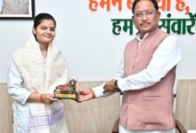 यूपीएससी सिविल सेवा परीक्षा में 35वीं रैंक प्राप्त करने वाली वैभवी को मुख्यमंत्री ने दी बधाई