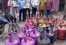 अवैध गैस रिफिलिंग पर जगदलपुर में बड़ी कार्रवाई, 24 नग घरेलू गैस और 10 नग कमर्शियल गैस सिलेंडर जब्त