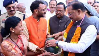 किसानों से किया हर एक वादा पूरा कर रही है हमारी सरकार : मुख्यमंत्री साय किसानों से किया हर एक वादा पूरा कर रही है हमारी सरकार : मुख्यमंत्री साय