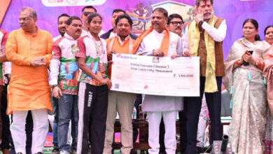 कुसुम ने दृढ़ इच्छाशक्ति और कठिन परिश्रम से बस्तर हेरिटेज मैराथन में लहराया जीत का परचम कुसुम ने दृढ़ इच्छाशक्ति और कठिन परिश्रम से बस्तर हेरिटेज मैराथन में लहराया जीत का परचम