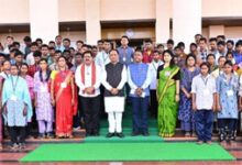 मुख्यधारा की ओर लौटता विश्वास : 140 आत्मसमर्पित नक्सलियों ने मुख्यमंत्री से की मुलाकात