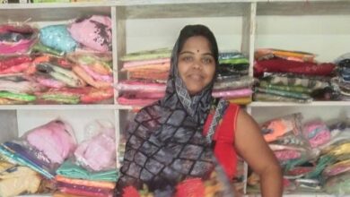 संघर्ष से सम्मान तक : कपड़ा दुकान ने बदली गायत्री की दुनिया