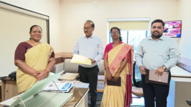 झारखंड के सूचना एवं जनसंपर्क विभाग की टीम ने छत्तीसगढ़ संवाद द्वारा प्रकाशित रोजगार और नियोजन की ली जानकारी