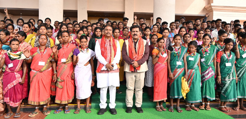 सुदूर संवेदनशील क्षेत्रों के अबुझमाड़िया युवाओं ने पहली बार देखा रायपुर सुदूर संवेदनशील क्षेत्रों के अबुझमाड़िया युवाओं ने पहली बार देखा रायपुर