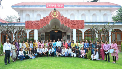 पहली बार महाविद्यालय के विद्यार्थियों ने किया लोकभवन का भ्रमण पहली बार महाविद्यालय के विद्यार्थियों ने किया लोकभवन का भ्रमण