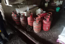 घरेलू एलपीजी के दुरुपयोग व कालाबाजारी पर जिला प्रशासन की सख्ती, 350 से अधिक गैस सिलेंडर जब्त