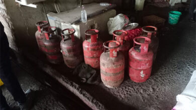 घरेलू एलपीजी के दुरुपयोग व कालाबाजारी पर जिला प्रशासन की सख्ती, 350 से अधिक गैस सिलेंडर जब्त