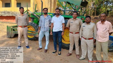 वन भूमि पर अवैध जुताई करते ट्रैक्टर जब्त