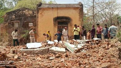 जबलपुर में खंडहर इमारत गिरने से मजदूर की मौत, परिवार और ग्रामीणों में हंगामा