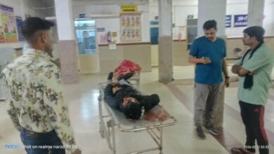 सड़क हादसा ट्रैक्टर की टक्कर से पति-पत्नी की मौत, 2 साल की बेटी घायल