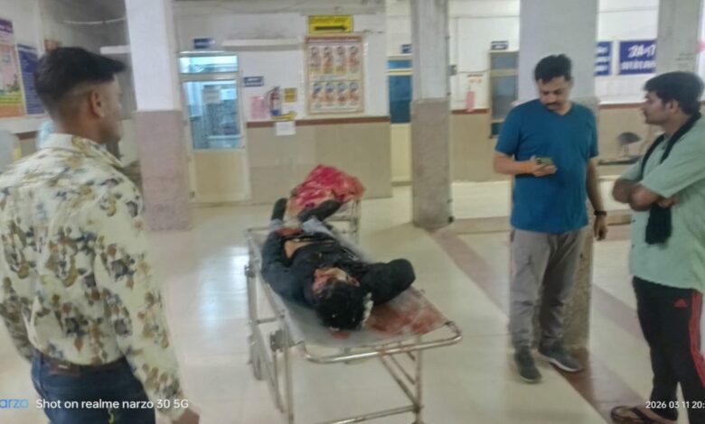 सड़क हादसा ट्रैक्टर की टक्कर से पति-पत्नी की मौत, 2 साल की बेटी घायल