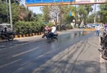 तेल फैलने से तानसेन होटल तिराहा पर बाइक सवार और राहगीर घायल