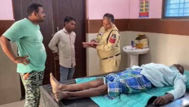 महुआ बीनते समय मधुमक्खियों के झुंड ने किया हमला, पति की मौत