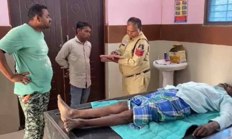 महुआ बीनते समय मधुमक्खियों के झुंड ने किया हमला, पति की मौत