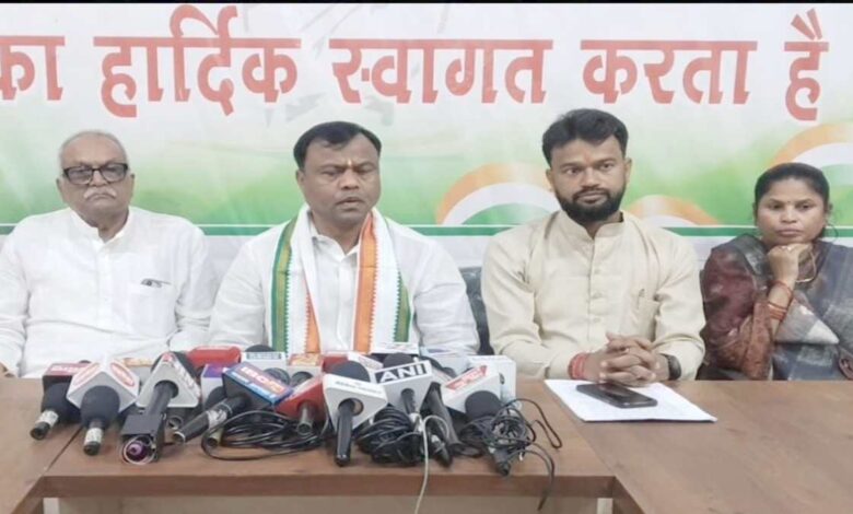 छत्तीसगढ़ में कांग्रेस का वार नक्सलवाद, गैस संकट और महंगाई पर सरकार से सवाल