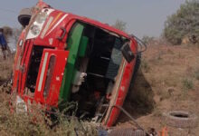केशरूवा डीह हादसा खराब सड़क पर बस पलटी, 6 यात्री घायल