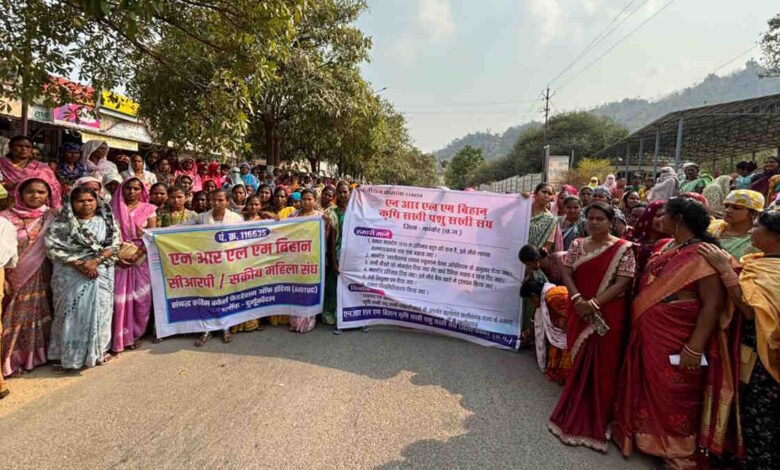 लखपति दीदी’ योजना में काम करने वाली महिलाएं अनिश्चितकालीन हड़ताल पर लखपति दीदी’ योजना में काम करने वाली महिलाएं अनिश्चितकालीन हड़ताल पर