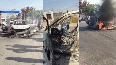 शादी से लौट रही कार में अचानक आग, सभी सवारियों ने बचाई जान शादी से लौट रही कार में अचानक आग, सभी सवारियों ने बचाई जान