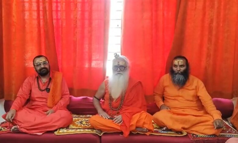 महाराज महंत गादी पर कायम, महाकाल मंदिर और कुंभ मेला उनके नेतृत्व में