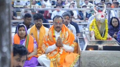 उज्जैन में बाबा महाकाल के दर्शन करने पहुंचे यूपी के डिप्टी सीएम केशव प्रसाद मौर्य