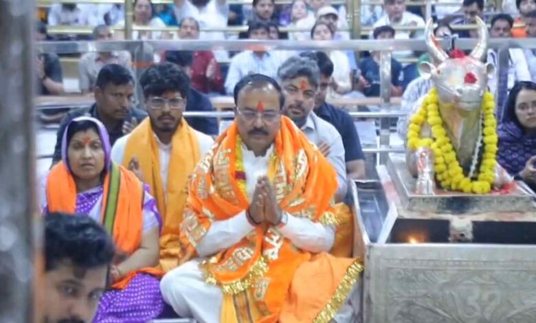 उज्जैन में बाबा महाकाल के दर्शन करने पहुंचे यूपी के डिप्टी सीएम केशव प्रसाद मौर्य
