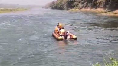 जमतरा घाट में नहाते समय दो छात्र डूबे, एक की मौत, दूसरे की SDRF टीम तलाश में जुटी जमतरा घाट में नहाते समय दो छात्र डूबे, एक की मौत, दूसरे की SDRF टीम तलाश में जुटी