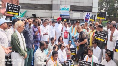 गैस सिलेंडर की बढ़ती कीमतों के खिलाफ कांग्रेस ने रायपुर में किया जोरदार विरोध प्रदर्शन