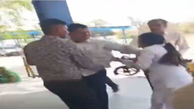 राजगढ़ के खिलचीपुर सिविल अस्पताल में BMO और नर्सिंग ऑफिसर के बीच विवाद, धक्का-मुक्की का वीडियो वायरल राजगढ़ के खिलचीपुर सिविल अस्पताल में BMO और नर्सिंग ऑफिसर के बीच विवाद, धक्का-मुक्की का वीडियो वायरल