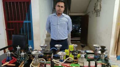 पुलिस की दबिश में पकड़ा गया अवैध हुक्का बार, होटल मैनेजर गिरफ्तार