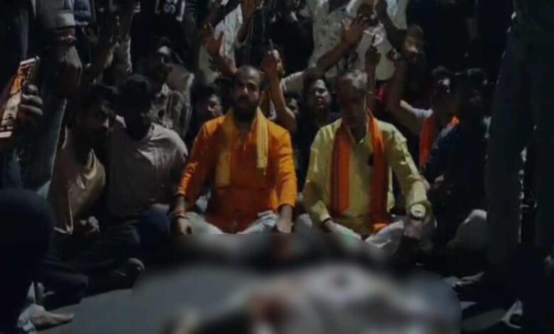 भोपाल में बोरी में मिला बछड़ा, काली मंदिर क्षेत्र में मचा हड़कंप भोपाल में बोरी में मिला बछड़ा, काली मंदिर क्षेत्र में मचा हड़कंप