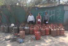 न्यू लोहा मंडी में अवैध गैस गोदाम पकड़ा, आरोपी फरार और 66 सिलेंडर जब्त