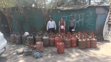 न्यू लोहा मंडी में अवैध गैस गोदाम पकड़ा, आरोपी फरार और 66 सिलेंडर जब्त