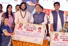 किसानों की खुशियों भरी होली के बाद अब भूमिहीन कृषि श्रमिकों की नवरात्रि भी हुई समृद्ध