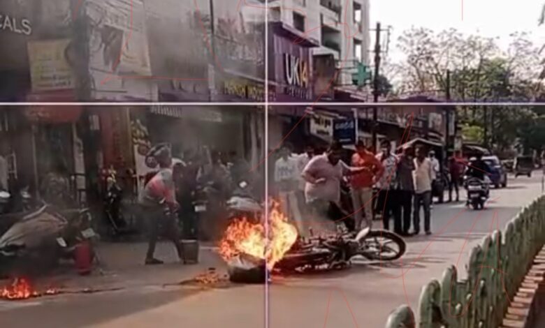 ब्रेकिंग : कटोरा तालाब में बाइक में लगी आग
